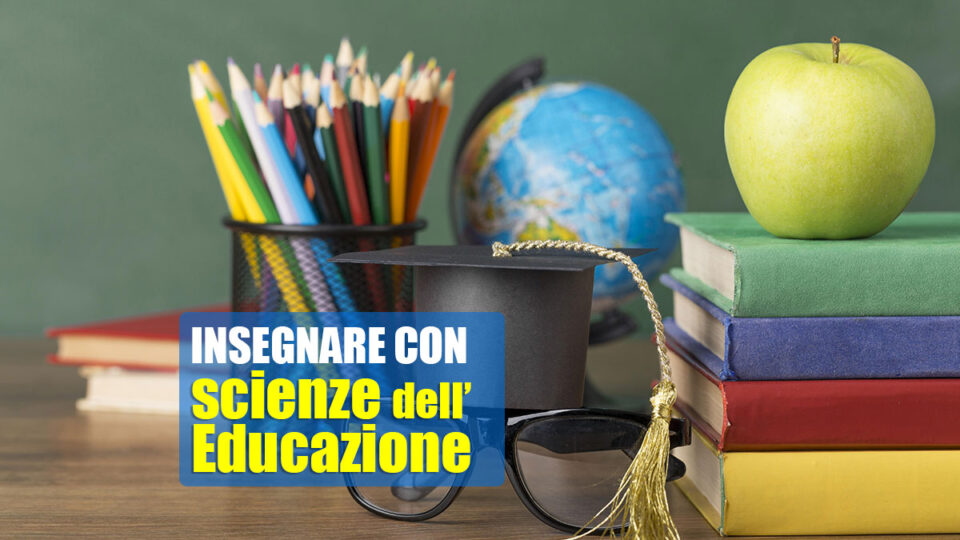 Cattedra con libri, una mela e matite colorate - Requisiti per insegnare con laurea in Scienze dell’Educazione nel 2025